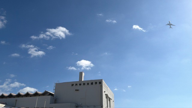 hikoukitotomoni