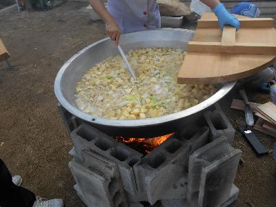 調理をしている様子