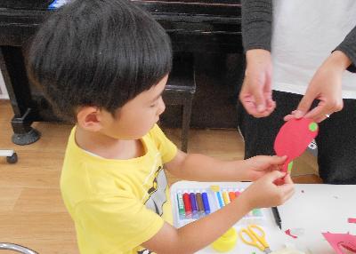 とまとを作る子ども