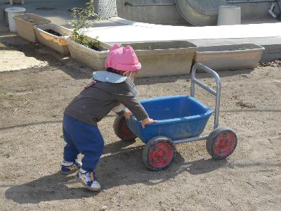 車を押す
