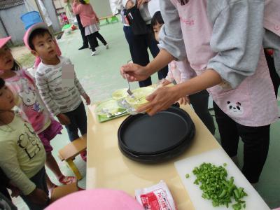 豆を焼く