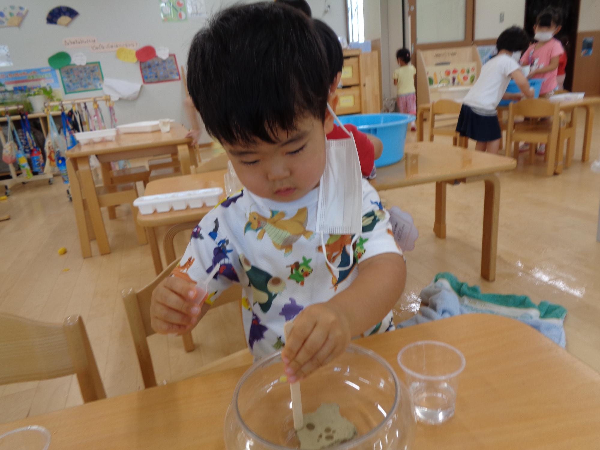 泥に水をつける