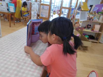 自分で絵本を読む