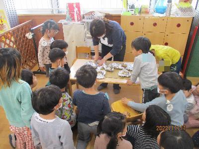 キノコを切る