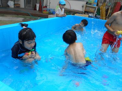 5歳おもちゃ拾い