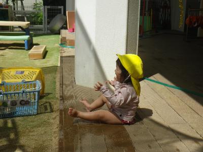 裸足で！