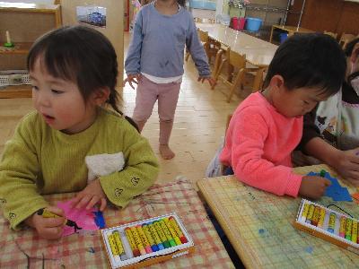絵を描く子ども