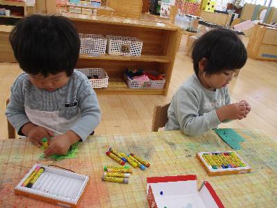 絵を描く子ども