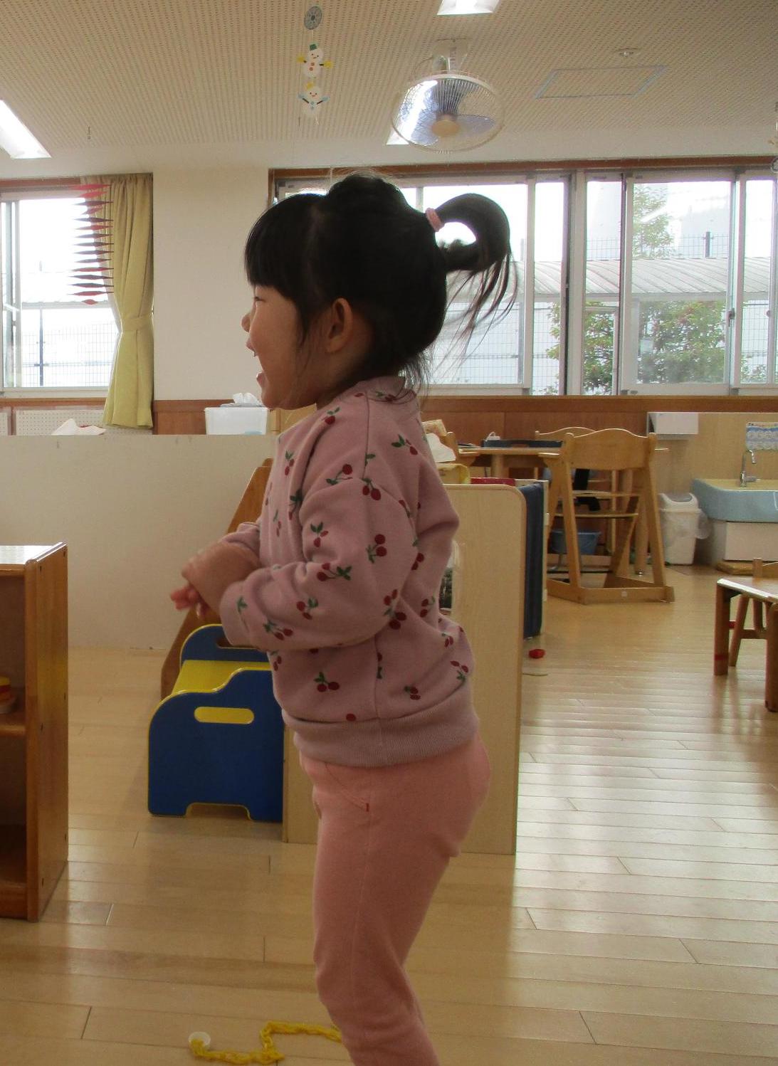ダンスする子ども