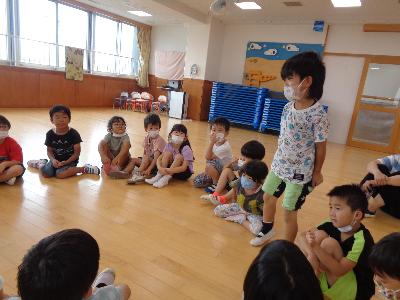 話をする子ども