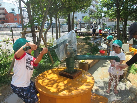 ポンプから水