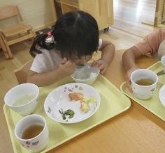 食べる２