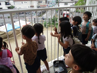 逃がす