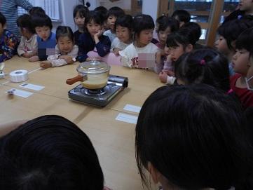 炊飯している様子を見る