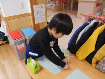 竹ひごを張る