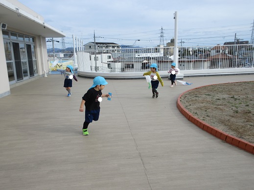 高く