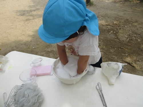 泡に手を入れよう「ずぼっ」