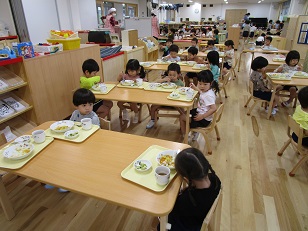 給食初日つき組